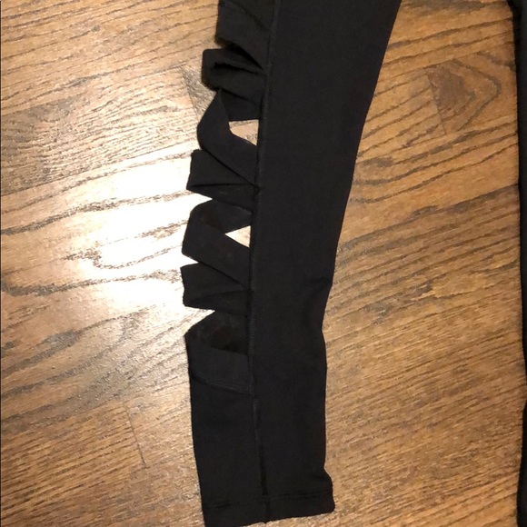 Victoria’s Secret sport leggings in size small - Picture 2 of 3